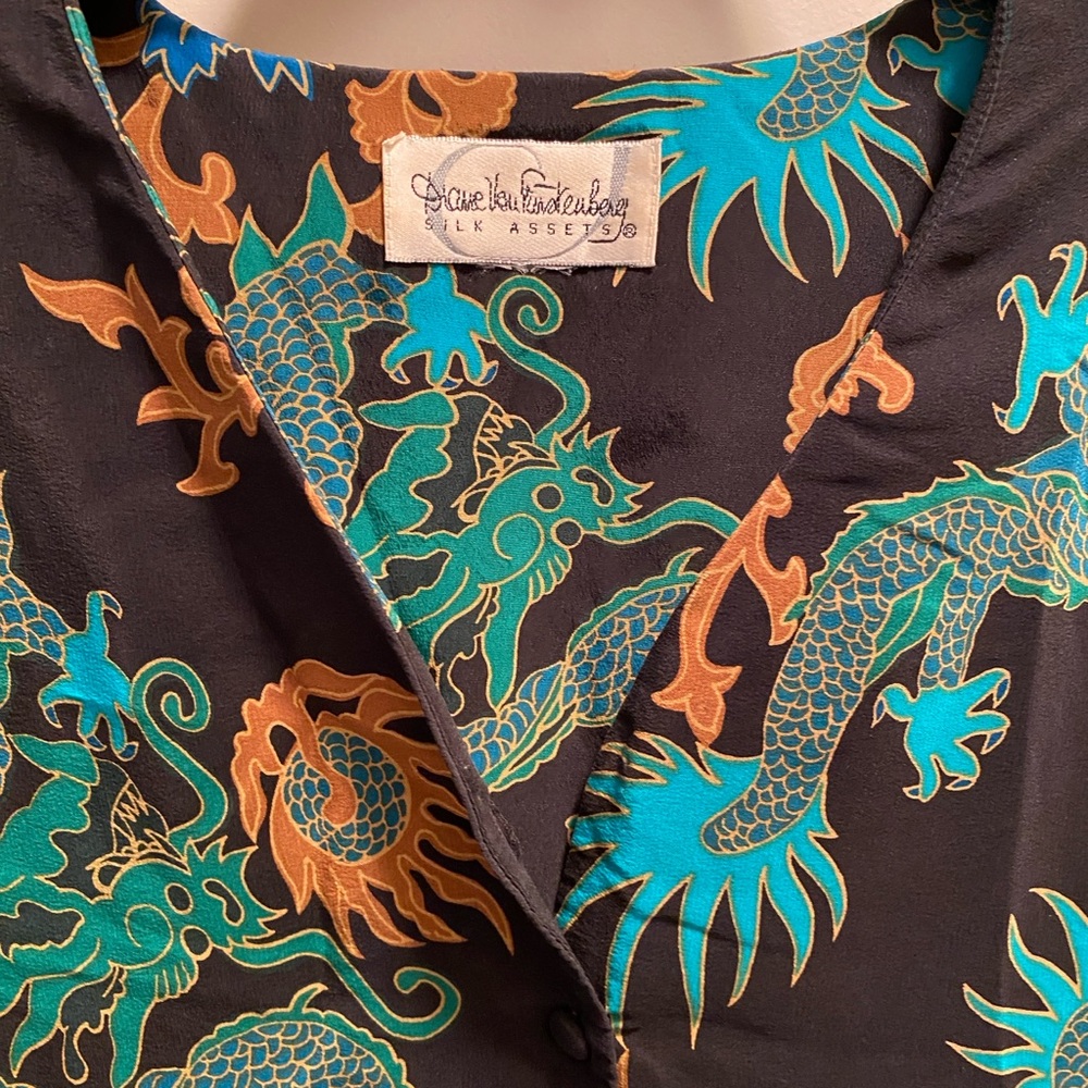Vintage Diane VonFurstenberg silk Asian dragon pattern blouse bust23” length 32” - Picture 2 of 4